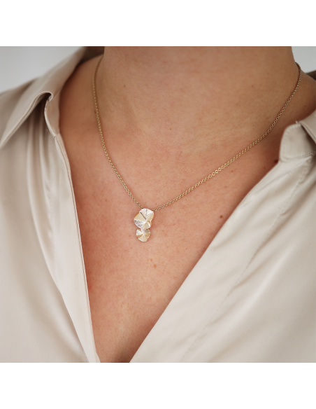 PER BORUP - LILY LUMINA VEDHÆNG PER BORUP - LILY LUMINA VEDHÆNG