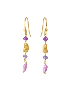 SUSANNE FRIIS BJØRNER | Forgyldt ørebøjle  ametyst, iolit, farvet ferskvandsperle ca. 4 cm