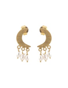 SUSANNE FRIIS BJØRNER | Ørestikker forgyldt sølv, børstet halvmåne med hvide ferskvandsperler