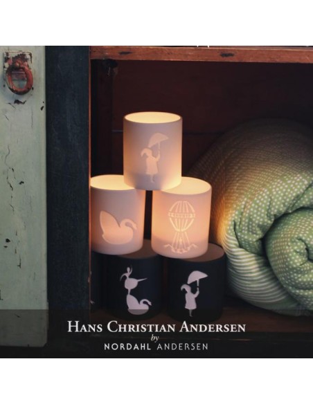 H.C. ANDERSEN JULEPYNT - Hvide porcelænsstager - Luftballon & Ole Lukøje