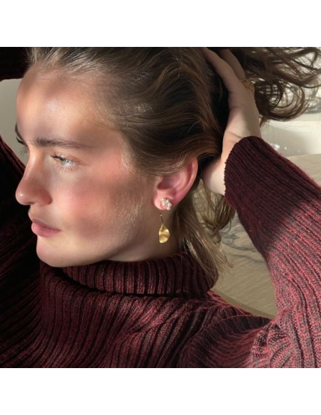 STINE A | HOOK WITH GOLDEN REFECTION MOON EARRING LEFT - SINGLE STINE A | HOOK WITH GOLDEN REFECTION MOON EARRING LEFT - SINGLE