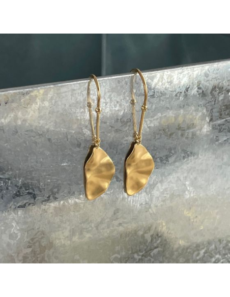 STINE A | HOOK WITH GOLDEN REFECTION MOON EARRING LEFT - SINGLE STINE A | HOOK WITH GOLDEN REFECTION MOON EARRING LEFT - SINGLE