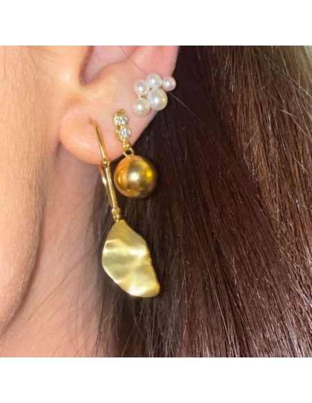 STINE A | HOOK WITH GOLDEN REFECTION MOON EARRING LEFT - SINGLE STINE A | HOOK WITH GOLDEN REFECTION MOON EARRING LEFT - SINGLE