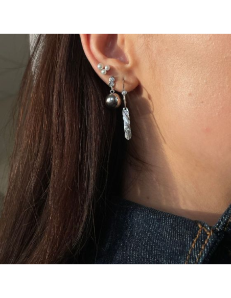 STINE A | THREE PEARL BERRIES EARRING SILVER - SINGLE STINE A | THREE PEARL BERRIES EARRING SILVER - SINGLE