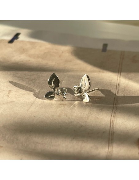 IZABEL CAMILLE | Amber - Ørestikker Sølv IZABEL CAMILLE | Amber - Ørestikker Sølv