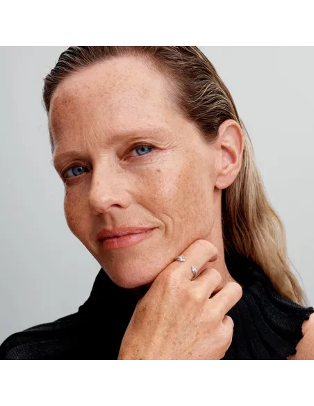 Pandora åben ring med stjerneskud i sterlingsølv, prydet med elegante zirkoner. Pandora åben ring med stjerneskud i sterlingsølv, prydet med elegante zirkoner.