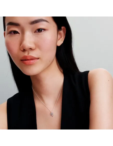 Pandora halskæde med nordstjernevedhæng i sterlingsølv og klar zirkon. Pandora halskæde med nordstjernevedhæng i sterlingsølv og klar zirkon.