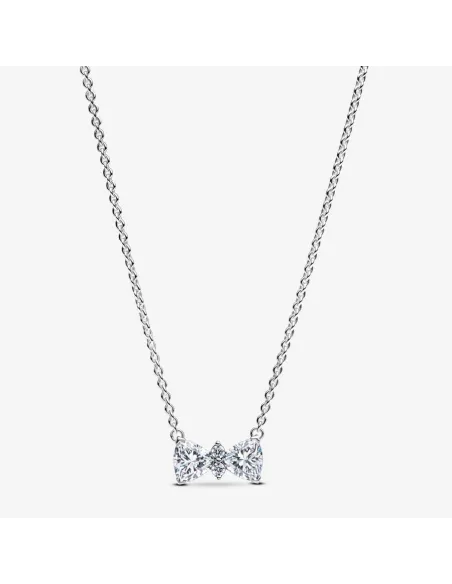 Pandora funklende sløjfe halskæde i sterlingsølv med kubiske zirkoner. Pandora funklende sløjfe halskæde i sterlingsølv med kubiske zirkoner.