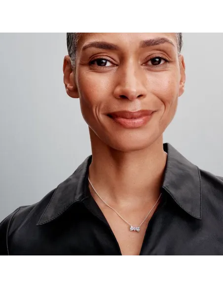 Pandora funklende sløjfe halskæde i sterlingsølv med kubiske zirkoner. Pandora funklende sløjfe halskæde i sterlingsølv med kubiske zirkoner.