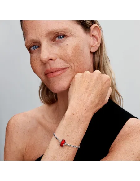 Pandora Julemagi Muranoglas Charm i rød med gylden folie og julemotiver Pandora Julemagi Muranoglas Charm i rød med gylden folie og julemotiver