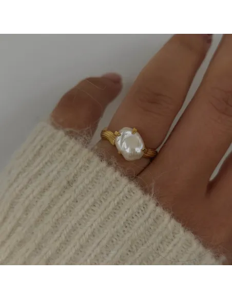 Lorien Ring – fortryllende ring med ferskvandsperle og havinspireret design.