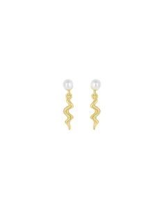 Anisha Earrings – elegante ørestikker med bølgende vedhæng og skalperle.
