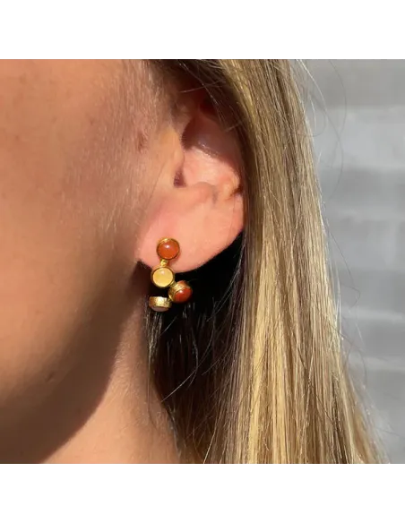 Heiring Horizon Creol Red Mix – creoler med røde og varme sten, unik stil. Heiring Horizon Creol Red Mix – creoler med røde og varme sten, unik stil.