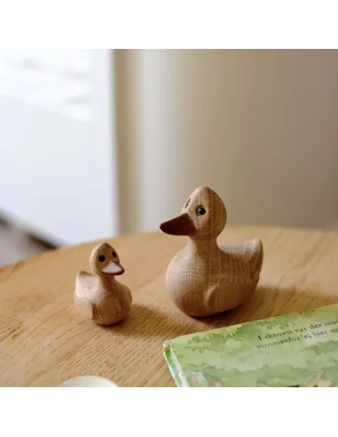 Træfigur, And med Ælling 8/5 cm – Håndlavet træfigur fra NOA,