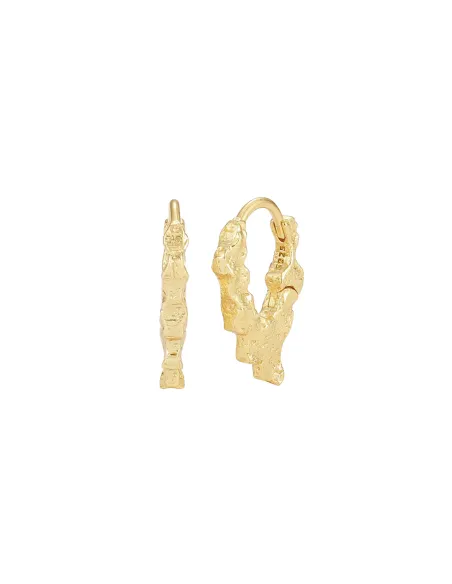 Nagaina Øreringe rå tekstureret design inspireret af naturens vilde elementer. Nagaina Øreringe rå tekstureret design inspireret af naturens vilde elementer.