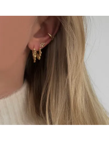 Nagaina Øreringe rå tekstureret design inspireret af naturens vilde elementer.