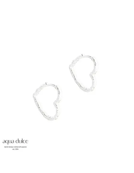 Love Me Heart Hoops – elegante store hoops med hjertevedhæng fra Aqua Dulce Love Me Heart Hoops – elegante store hoops med hjertevedhæng fra Aqua Dulce