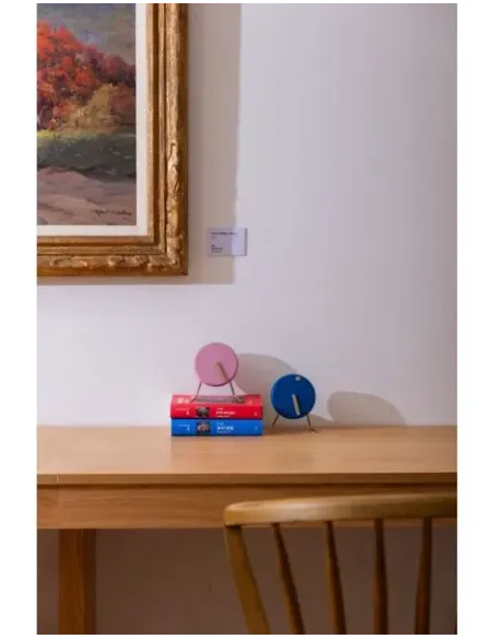 PICTO bordur i Flamingo Pink – ikonisk minimalistisk design og funktion. PICTO bordur i Flamingo Pink – ikonisk minimalistisk design og funktion.