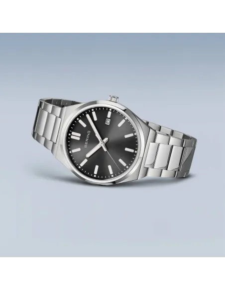 BERING Classic Ur – Poleret sølv, blå urskive.