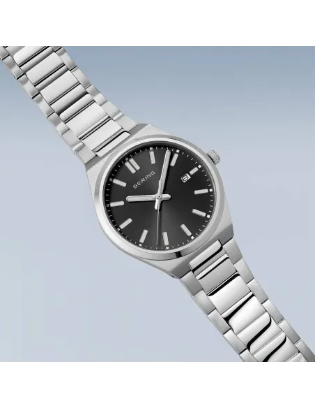 BERING Classic Ur – Poleret sølv, blå urskive.