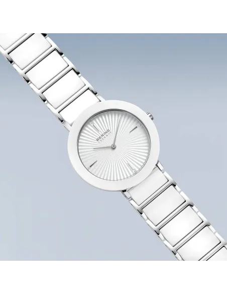 BERING Classic Ur – Poleret guld, rustfrit stål med keramiske links.