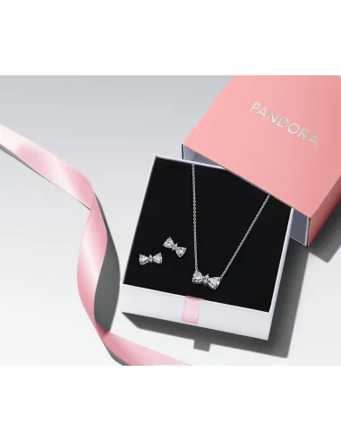 Pandora funklende sløjfe halskæde i sterlingsølv med kubiske zirkoner.