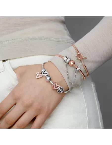 Funklende Krydsende Stjerne Charm – Sterlingsølv og 14 kt. guldbelægning med pavé Funklende Krydsende Stjerne Charm – Sterlingsølv og 14 kt. guldbelægning med pavé