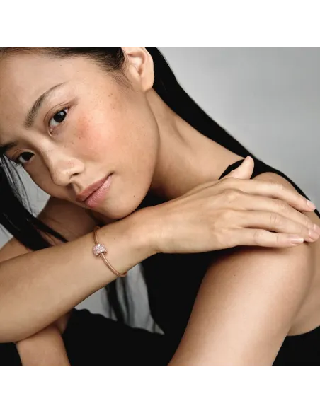 Funklende Krydsende Stjerne Charm – Sterlingsølv og 14 kt. guldbelægning med pavé Funklende Krydsende Stjerne Charm – Sterlingsølv og 14 kt. guldbelægning med pavé