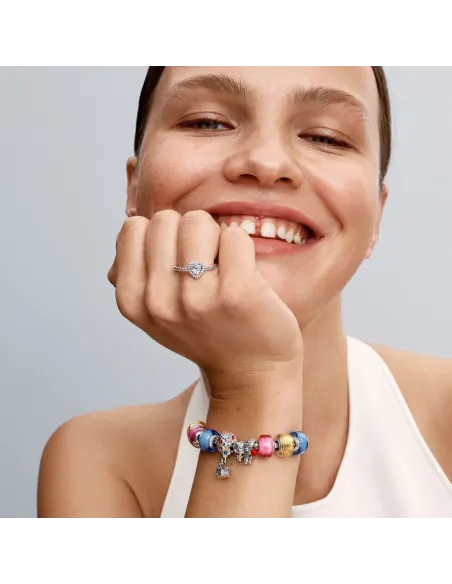 Pandora Lysende Engel Charm i sterlingsølv med funklende sten og stjernevedhæng.