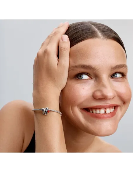 Pandora Lysende Engel Charm i sterlingsølv med funklende sten og stjernevedhæng.