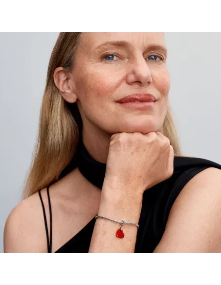 Pandora Lysende Engel Charm i sterlingsølv med funklende sten og stjernevedhæng. Pandora Lysende Engel Charm i sterlingsølv med funklende sten og stjernevedhæng.