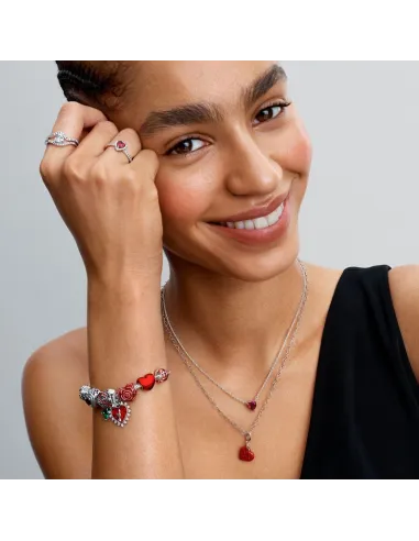 Pandora Lysende Engel Charm i sterlingsølv med funklende sten og stjernevedhæng.