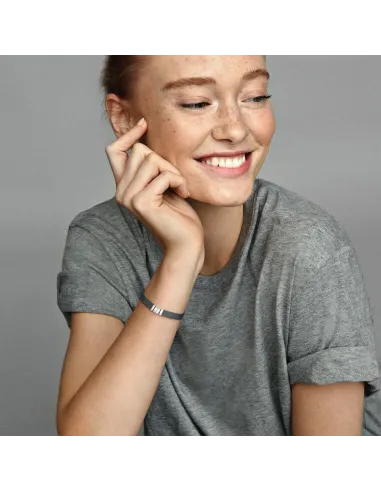 Funklende Krydsende Stjerne Charm – Sterlingsølv og 14 kt. guldbelægning med pavé