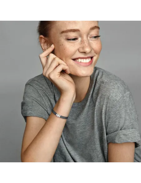 Funklende Krydsende Stjerne Charm – Sterlingsølv og 14 kt. guldbelægning med pavé Funklende Krydsende Stjerne Charm – Sterlingsølv og 14 kt. guldbelægning med pavé