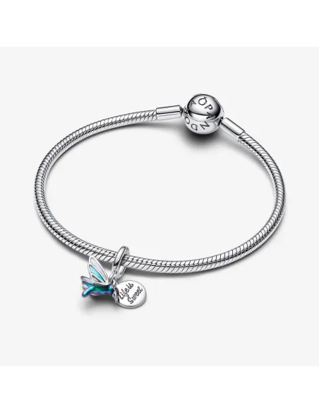 Pandora Lysende Engel Charm i sterlingsølv med funklende sten og stjernevedhæng. Pandora Lysende Engel Charm i sterlingsølv med funklende sten og stjernevedhæng.