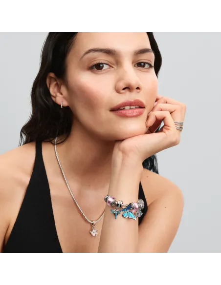 Pandora Lysende Engel Charm i sterlingsølv med funklende sten og stjernevedhæng.