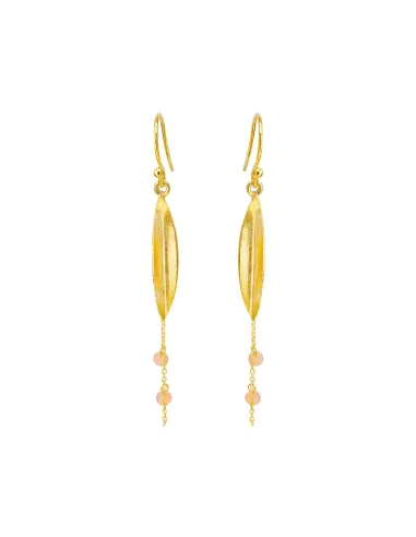 SUSANNE FRIIS BJØRNER | Guldbelagt sølvkrogsørering med bøjet børstet blad, kæde og ferskenfarvet månesten