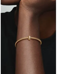 PANDORA | Klemmeledscharm med tekstur 14 kt. guldbelægning 2