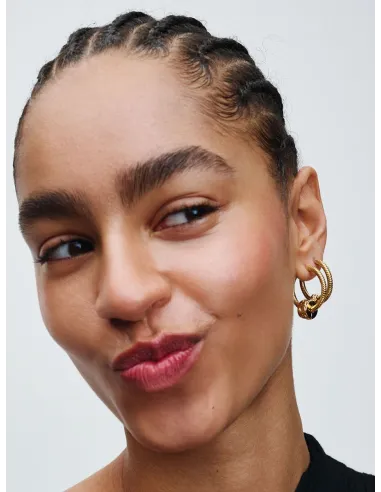 PANDORA | Klemmeledscharm med tekstur 14 kt. guldbelægning