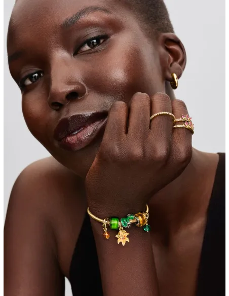 PANDORA | Disney Selvlysende Sammenfiltret Natlys Charm 14 kt. guldbelægning PANDORA | Disney Selvlysende Sammenfiltret Natlys Charm 14 kt. guldbelægning