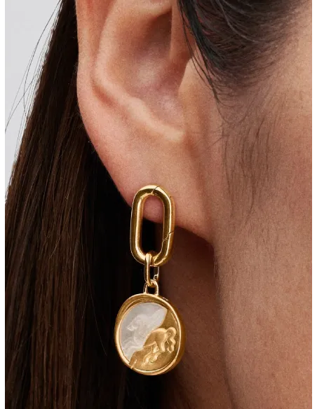 PANDORA | Pegasus Medaljoncharm Sterlingsølv, 14 kt. guldbelægning PANDORA | Pegasus Medaljoncharm Sterlingsølv, 14 kt. guldbelægning