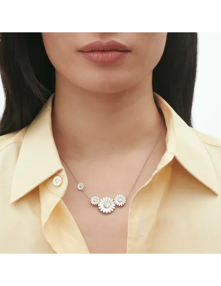 GEORG JENSEN | Daisy Halskæde, 4 margeritter hvid emalje GEORG JENSEN | Daisy Halskæde, 4 margeritter hvid emalje