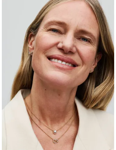 Funklende Firkantet Blå Halo Halskæde med Vedhæng – med blå krystal og pavé