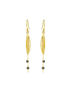 SUSANNE FRIIS BJØRNER | Ørering (bøjle), forgyldt sølv, bukket blad med kæde stykke og sort spinel ca. 6 cm