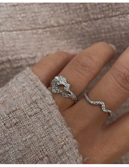 Lorien Ring – unik ring med ferskvandsperle og bølget design fra Tides.