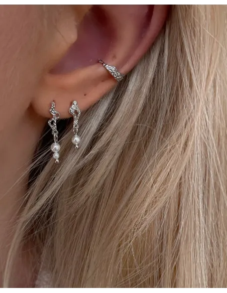 Amara Ear Cuff – bølgende design med banket overflade fra Reef kollektionen.