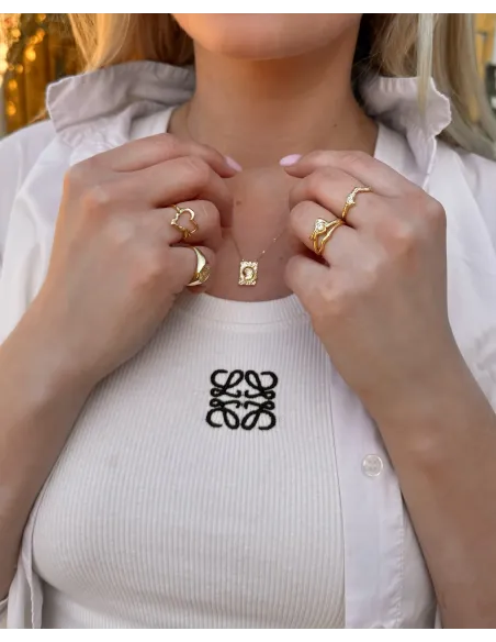 Lorien Ring – unik ring med ferskvandsperle og bølget design fra Tides.