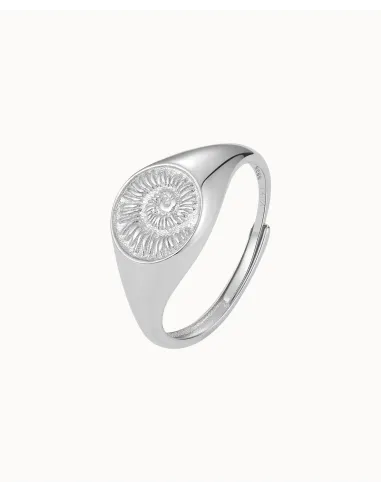 Lorien Ring – unik ring med ferskvandsperle og bølget design fra Tides.