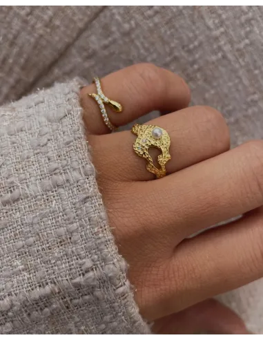 Lorien Ring – unik ring med ferskvandsperle og bølget design fra Tides.