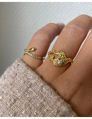 Lorien Ring – unik ring med ferskvandsperle og bølget design fra Tides.